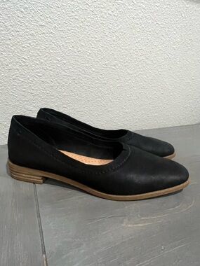Clarks Black Leather Ballet Flats with Tan Stacked Heel